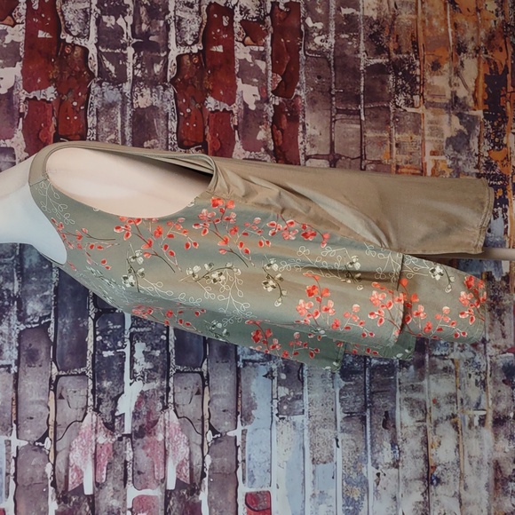 DG2 By Diane Gilman Mixed-Media Double Layered Tank - Picture 2 of 10